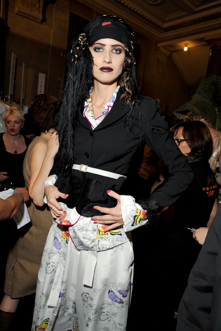 John Galliano 2011 İlkbahar/Yaz Çekim Arkası