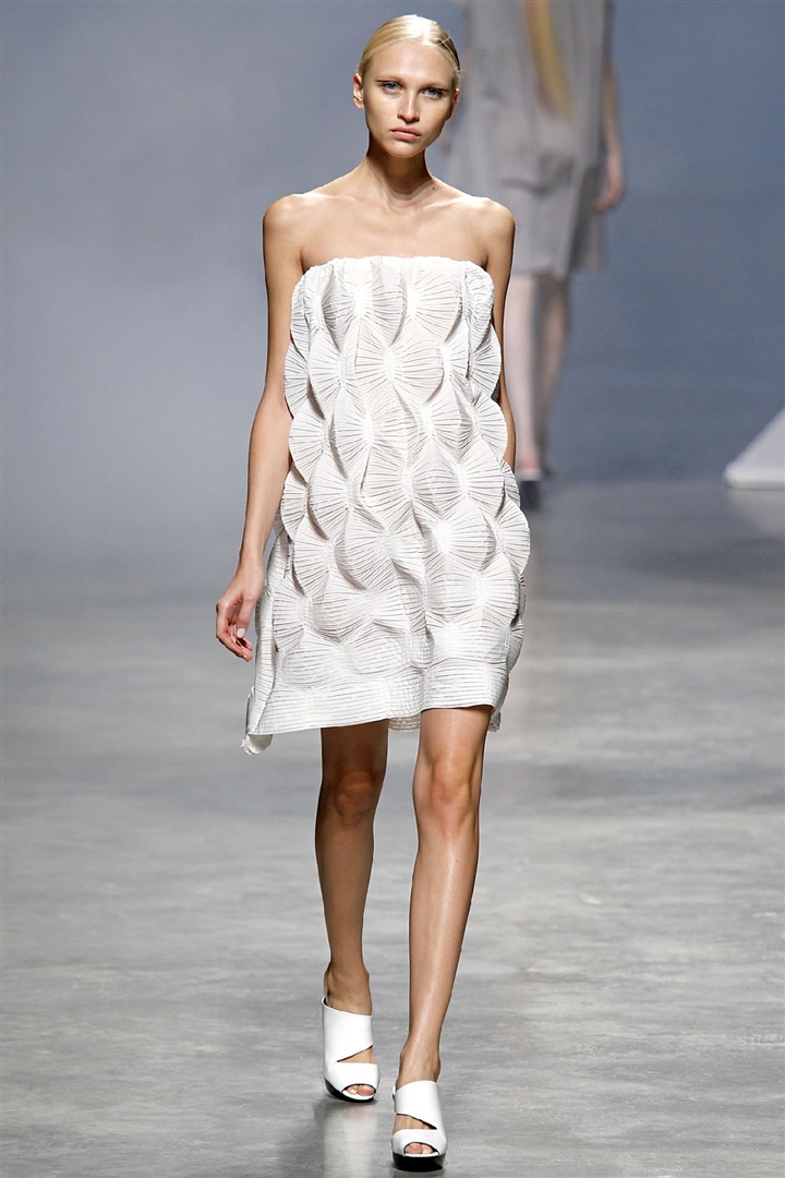 Issey Miyake 2011 İlkbahar/Yaz