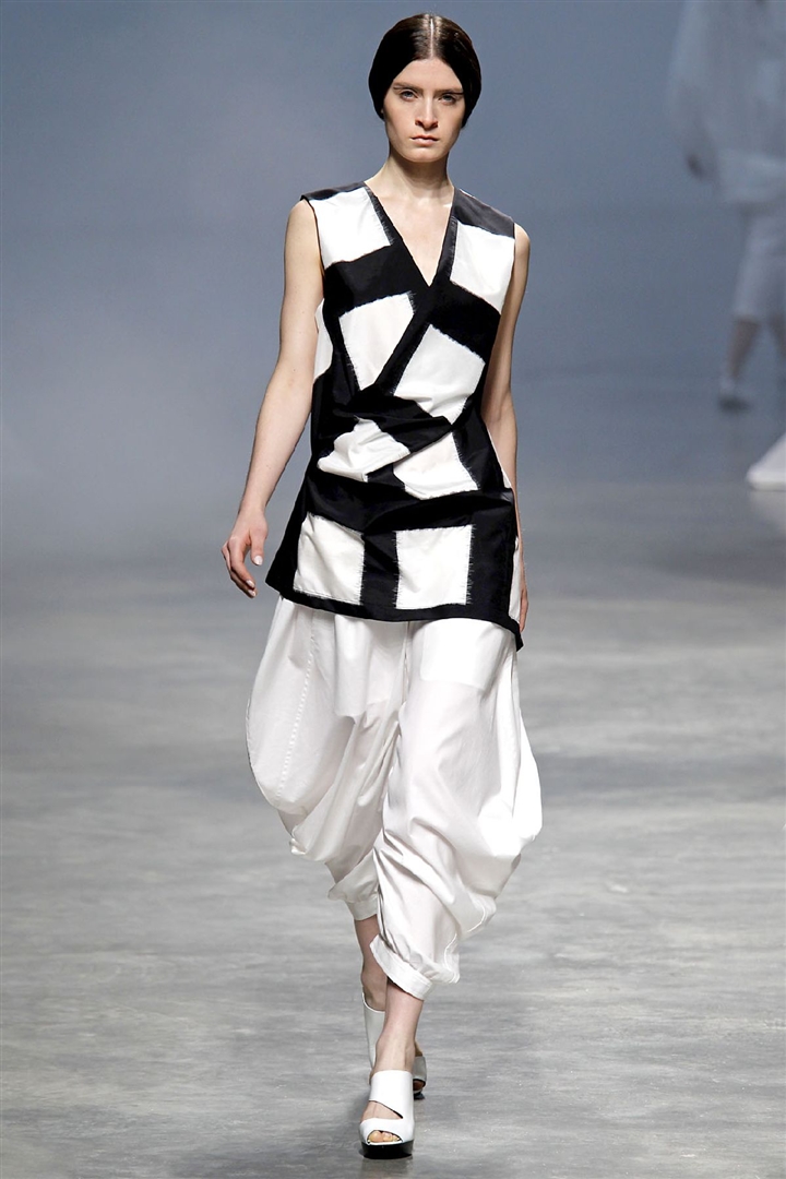 Issey Miyake 2011 İlkbahar/Yaz