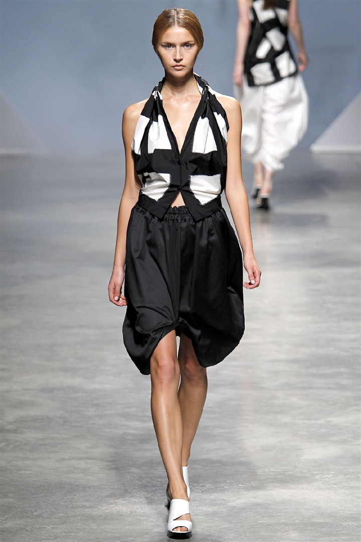 Issey Miyake 2011 İlkbahar/Yaz