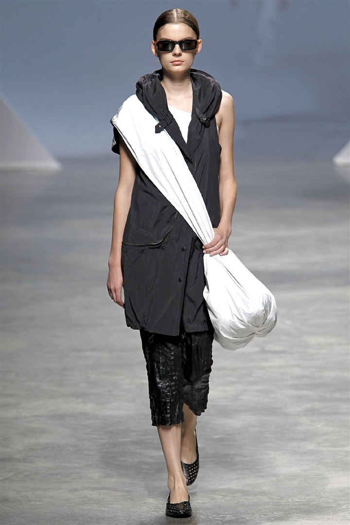 Issey Miyake 2011 İlkbahar/Yaz