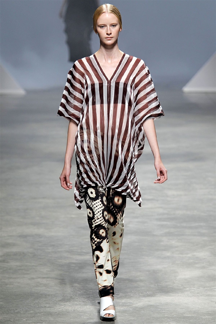 Issey Miyake 2011 İlkbahar/Yaz