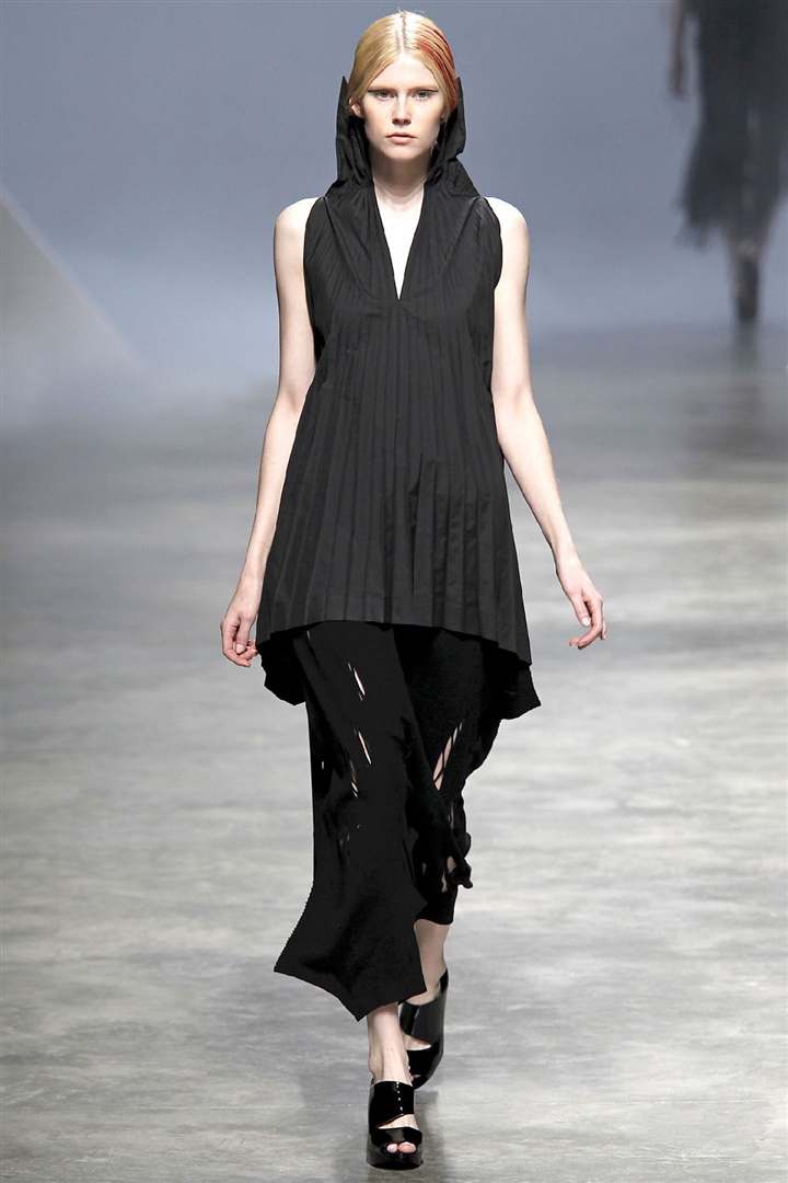 Issey Miyake 2011 İlkbahar/Yaz