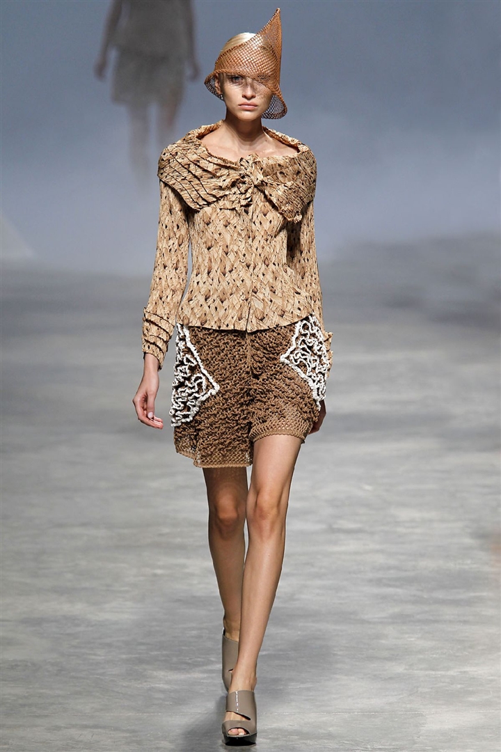 Issey Miyake 2011 İlkbahar/Yaz