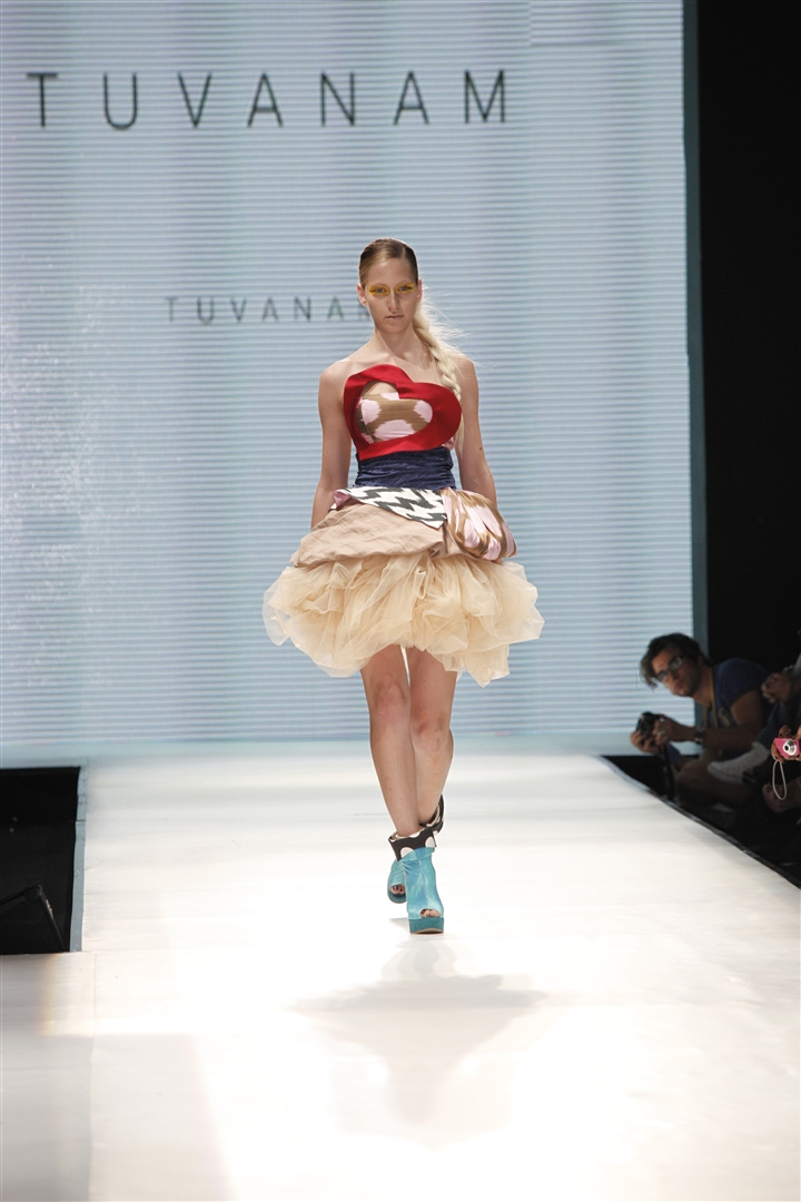 Tuvana Büyükçınar 2011 İlkbahar/Yaz