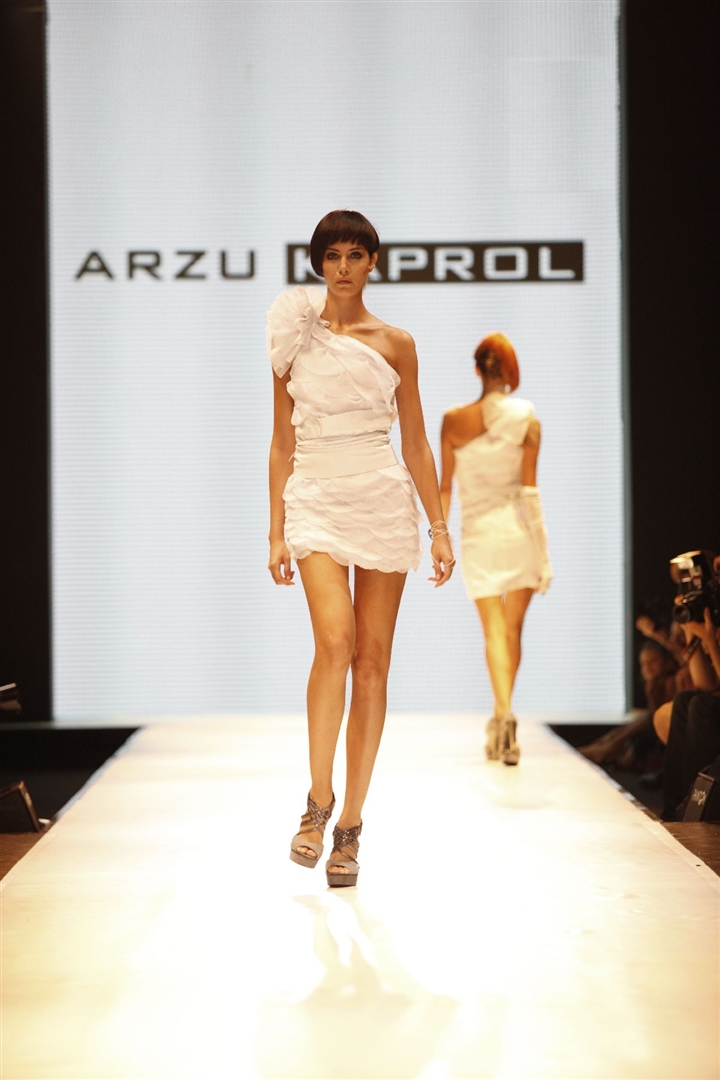 Arzu Kaprol 2011 İlkbahar/Yaz