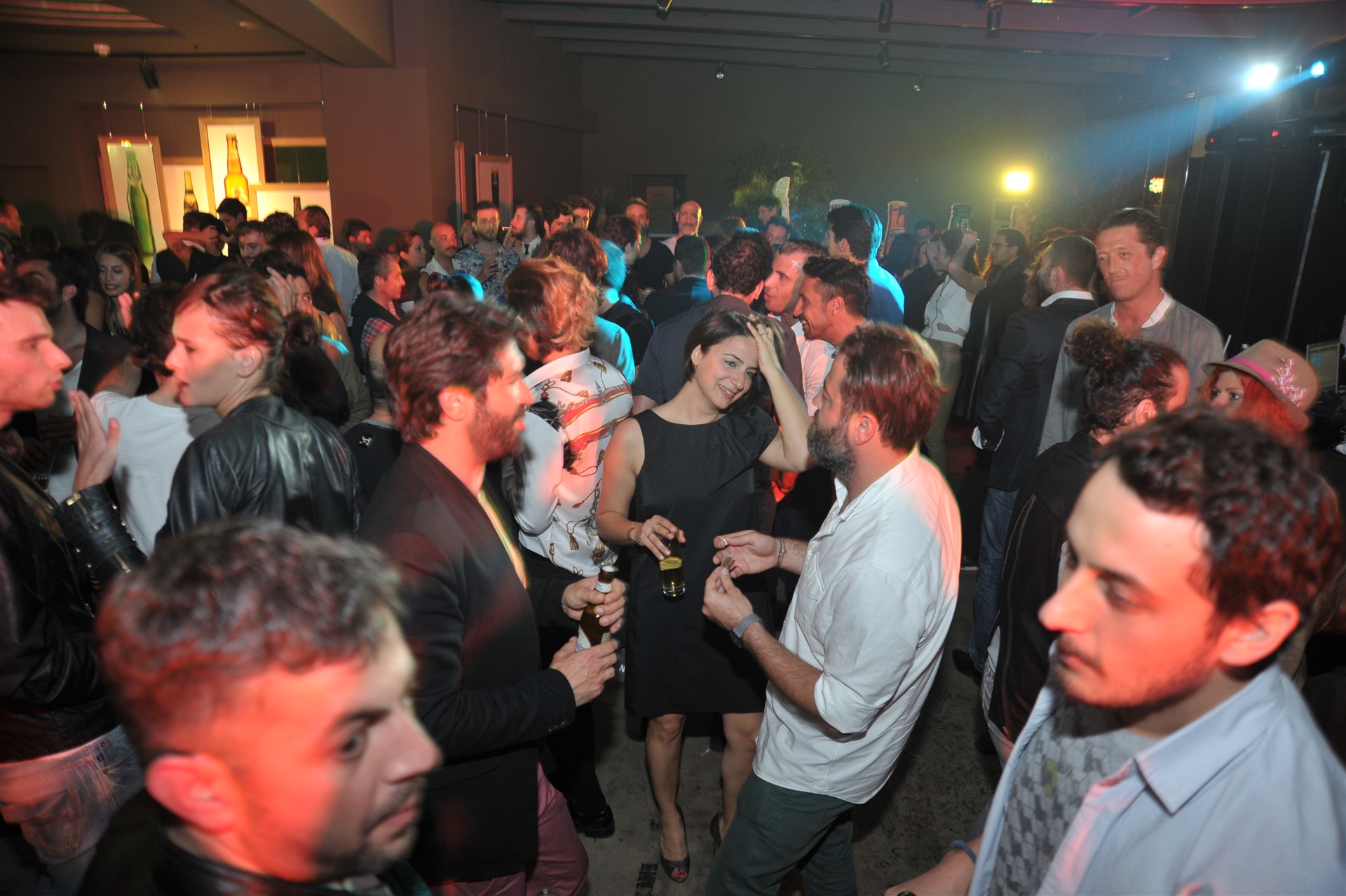 Prodüktör Uğurhan Akdeniz'in  ev sahipliğini yaptığı parti dün akşam The Sofa Hotel'de gerçekleştirildi.