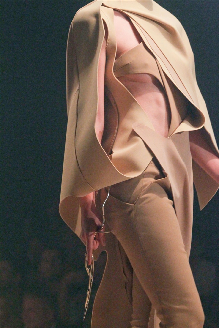 Mugler 2012 İlkbahar/Yaz Detay