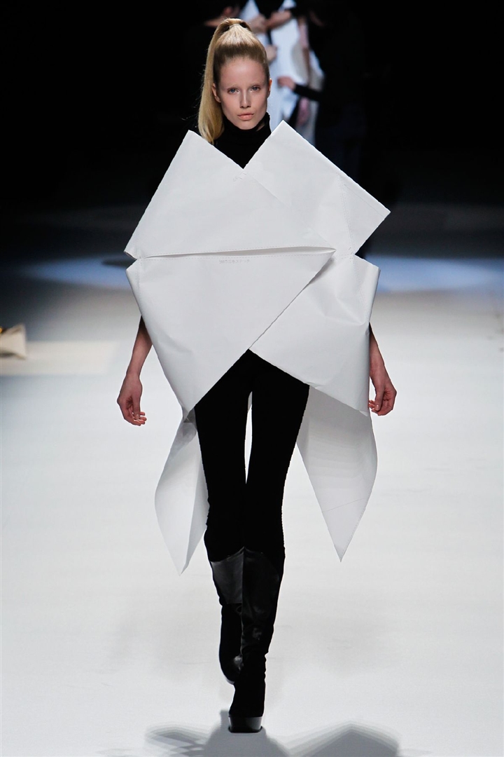 Issey Miyake 2011-2012 Sonbahar/Kış