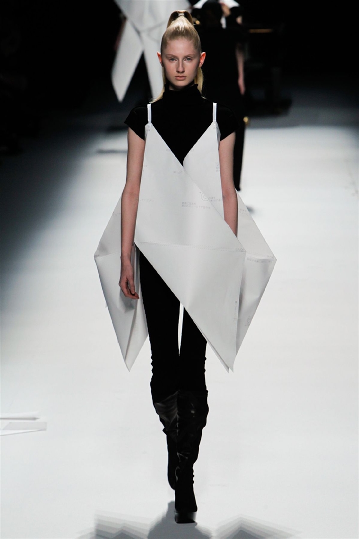 Issey Miyake 2011-2012 Sonbahar/Kış