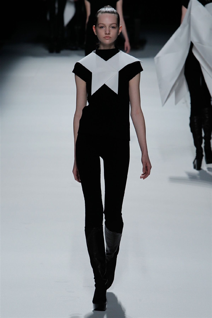 Issey Miyake 2011-2012 Sonbahar/Kış