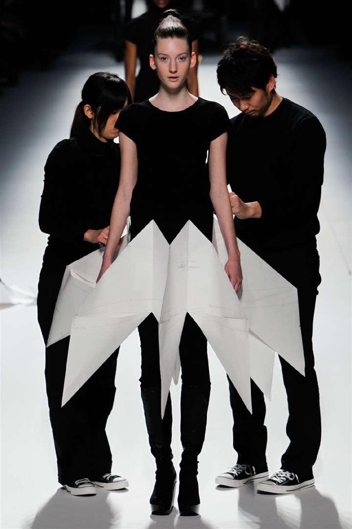 Issey Miyake 2011-2012 Sonbahar/Kış