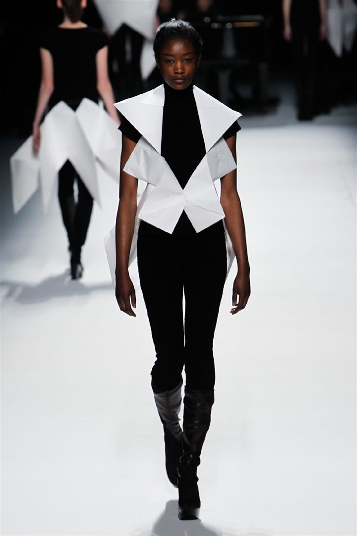 Issey Miyake 2011-2012 Sonbahar/Kış