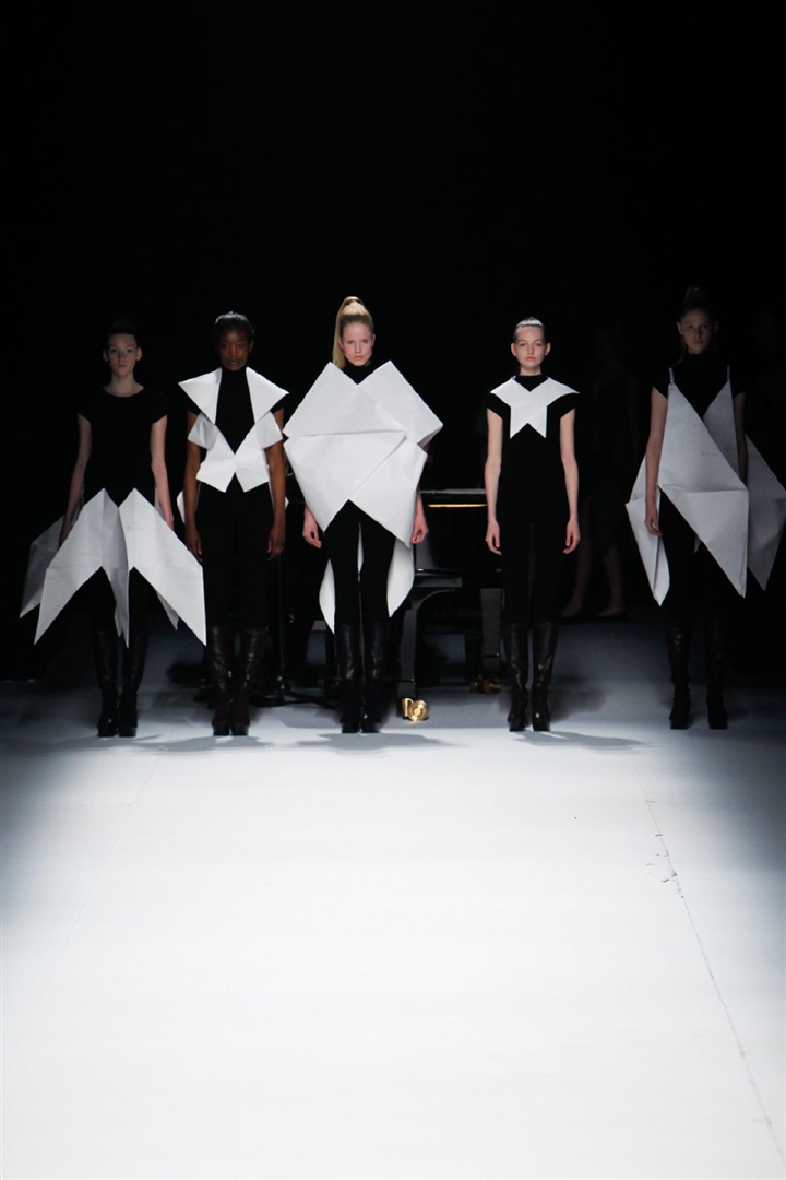 Issey Miyake 2011-2012 Sonbahar/Kış