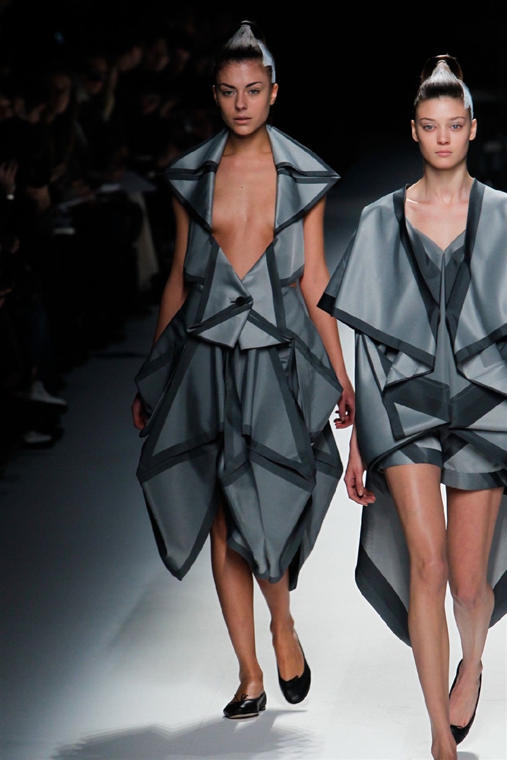 Issey Miyake 2011-2012 Sonbahar/Kış