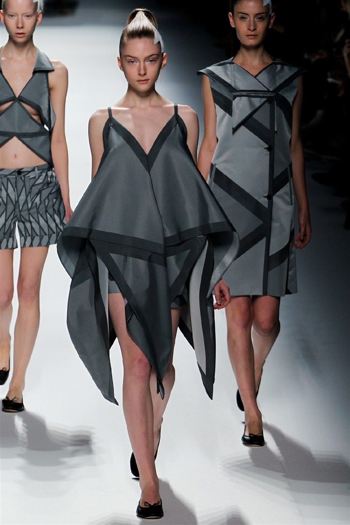 Issey Miyake 2011-2012 Sonbahar/Kış