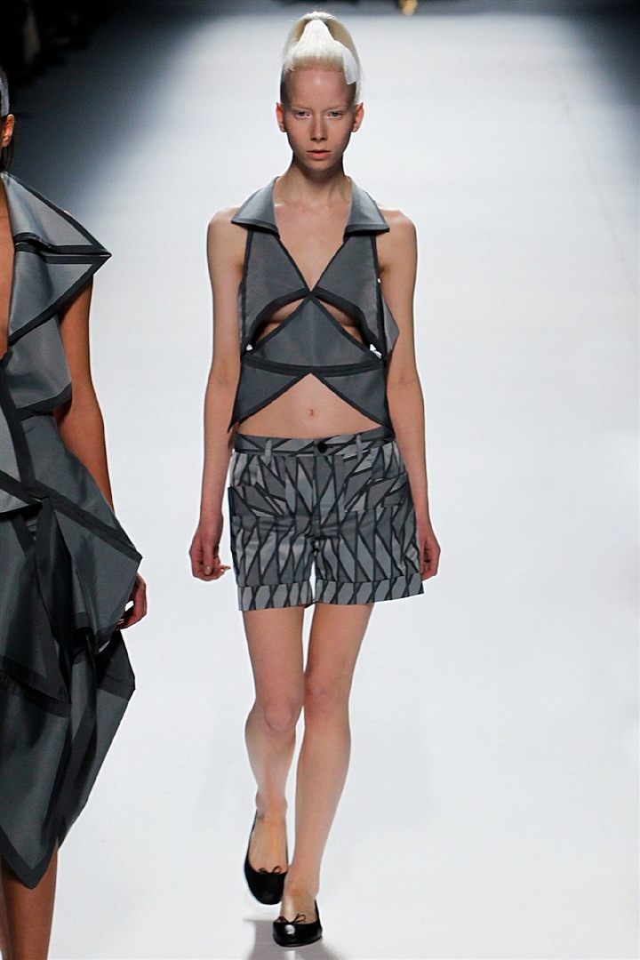 Issey Miyake 2011-2012 Sonbahar/Kış