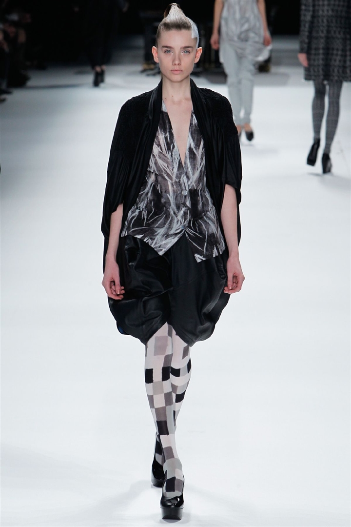 Issey Miyake 2011-2012 Sonbahar/Kış