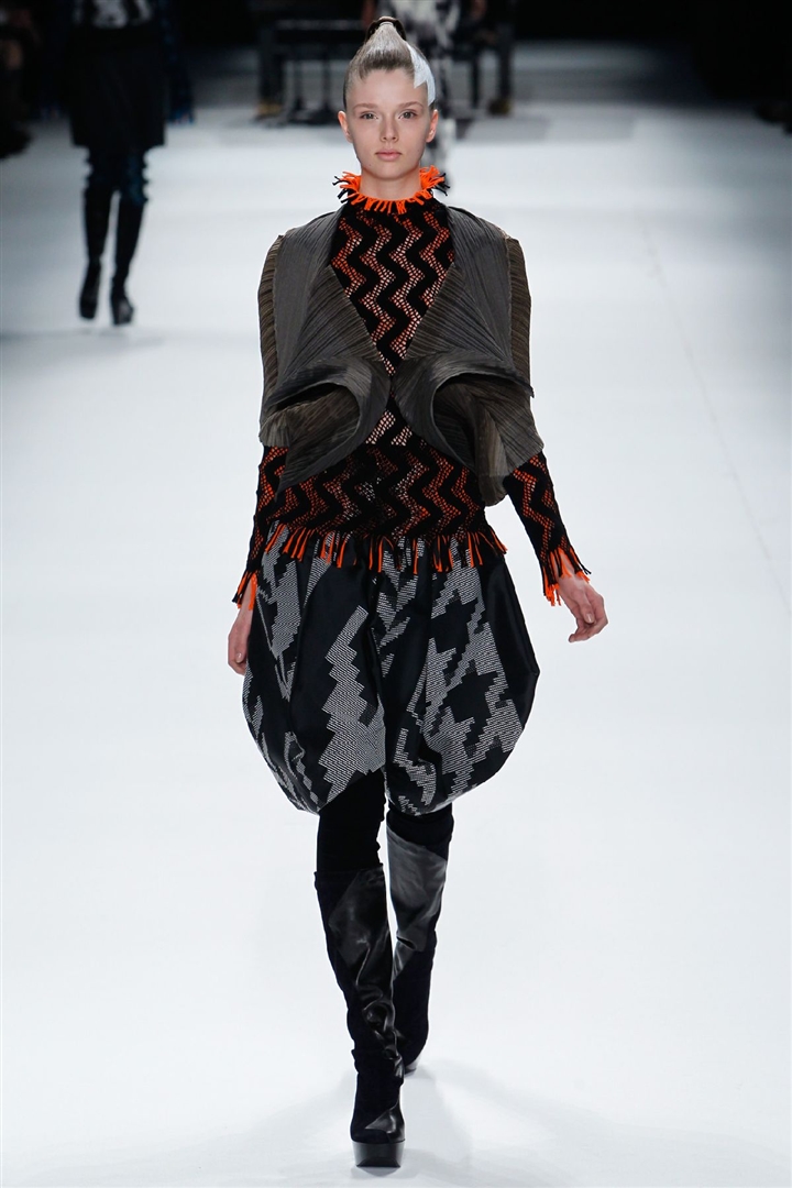 Issey Miyake 2011-2012 Sonbahar/Kış