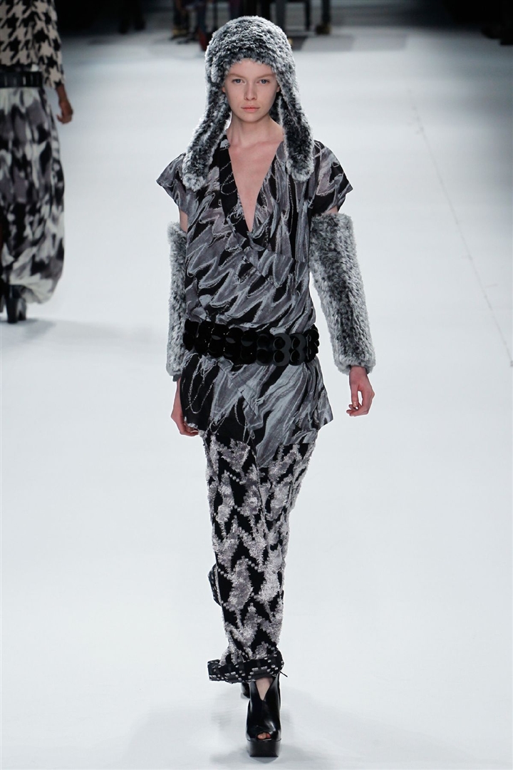 Issey Miyake 2011-2012 Sonbahar/Kış