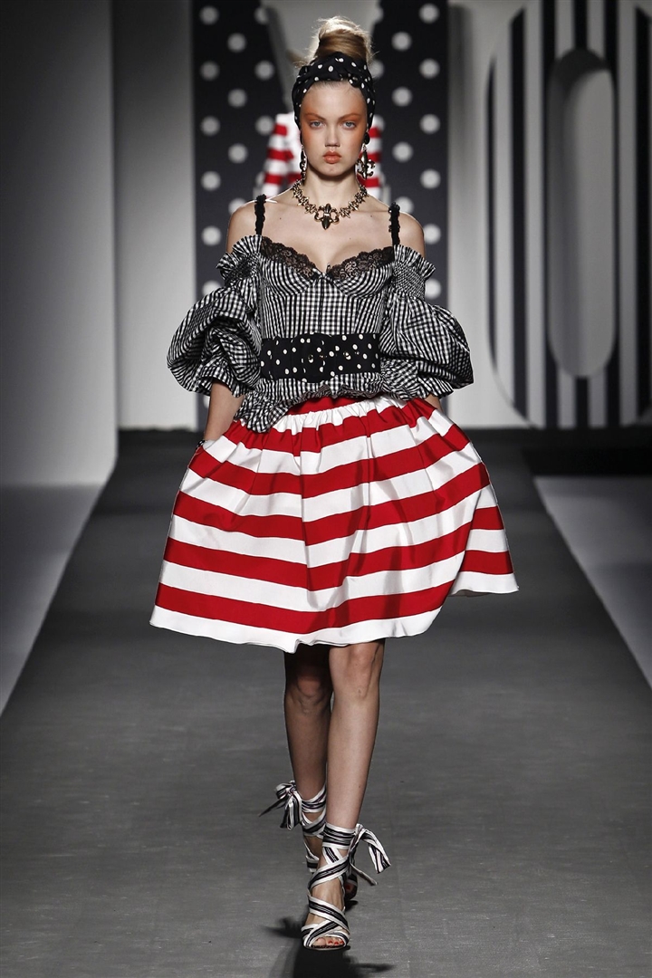 Moschino 2011 İlkbahar/Yaz