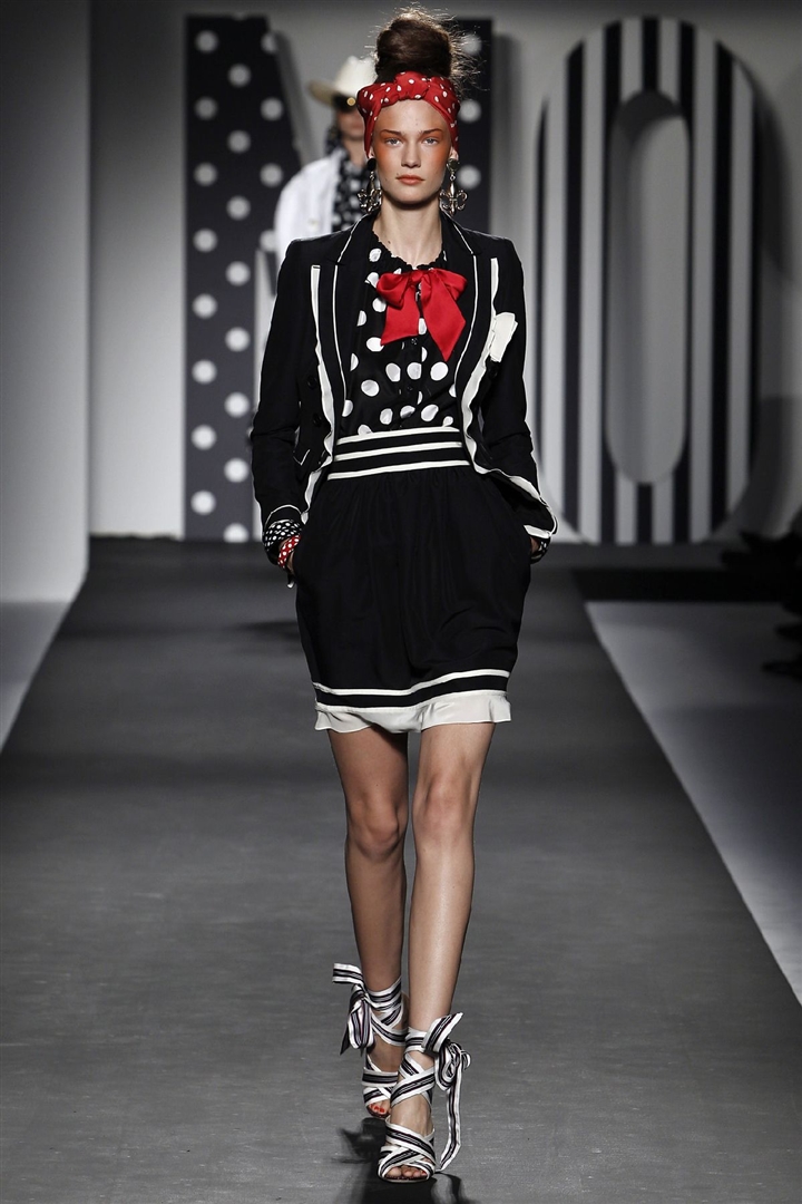 Moschino 2011 İlkbahar/Yaz