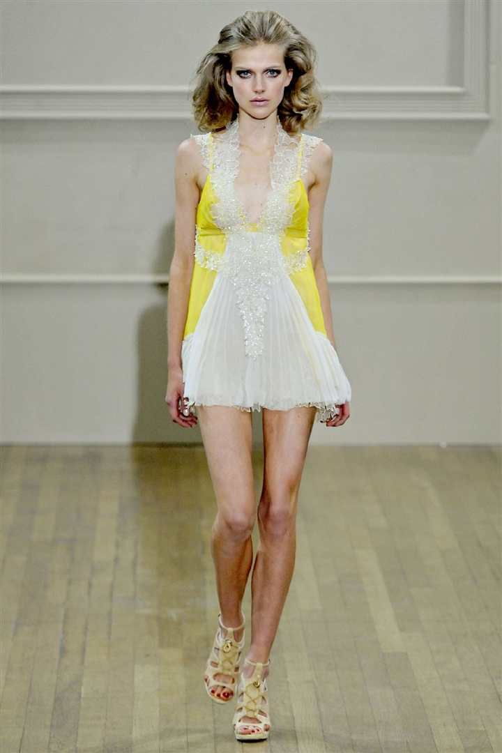 Julien Macdonald 2011 İlkbahar/Yaz