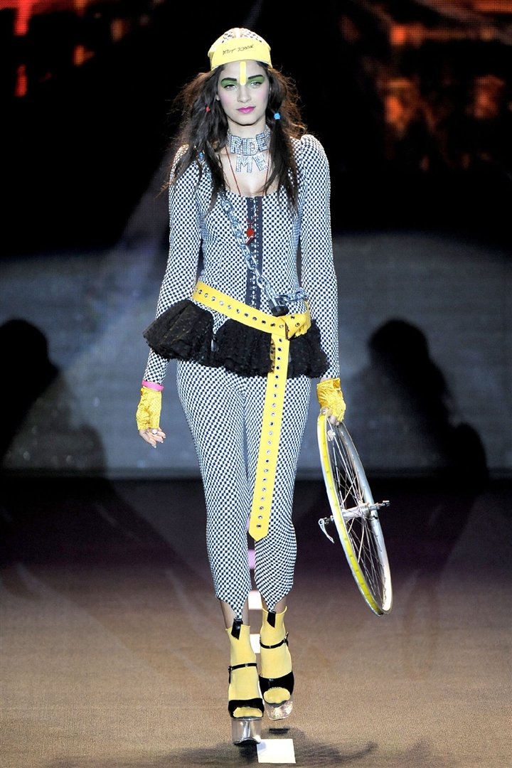 Betsey Johnson 2011 İlkbahar/Yaz