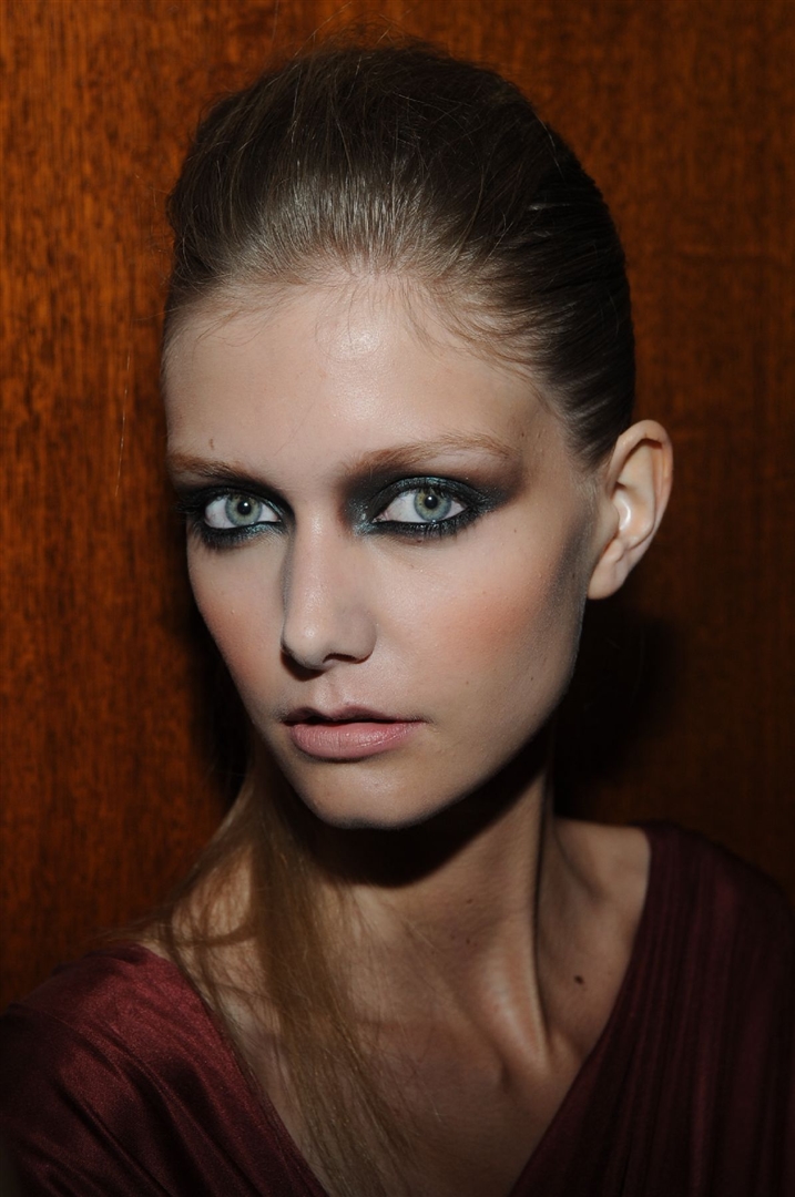 Monique Lhuillier 2010 İlkbahar/Yaz Güzellik