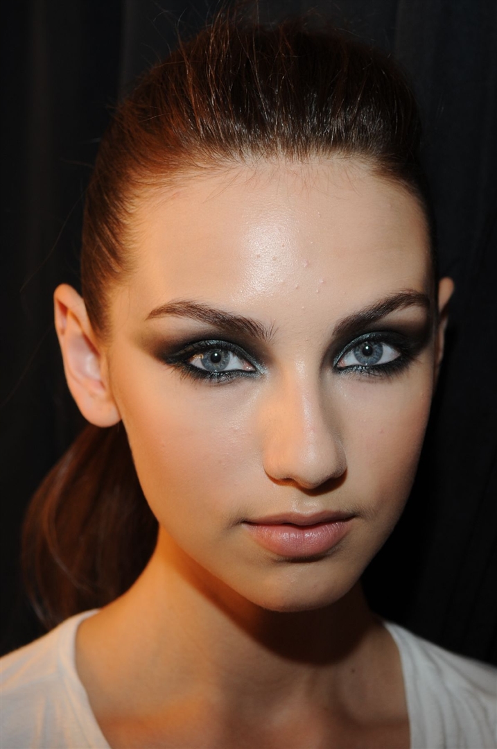 Monique Lhuillier 2010 İlkbahar/Yaz Güzellik