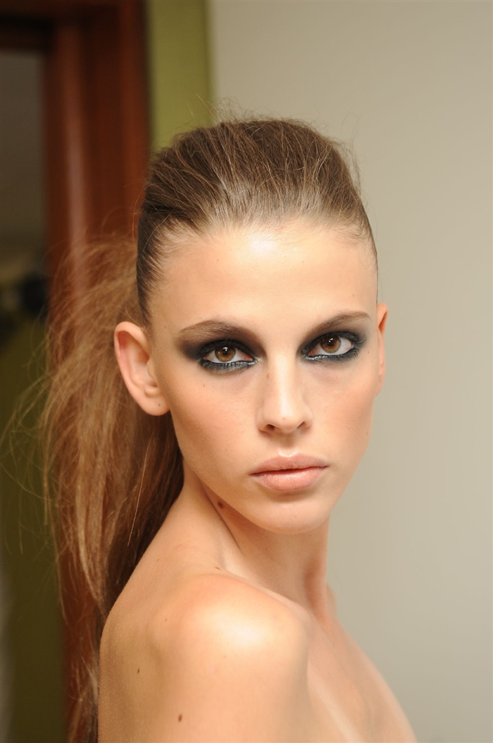 Monique Lhuillier 2010 İlkbahar/Yaz Güzellik