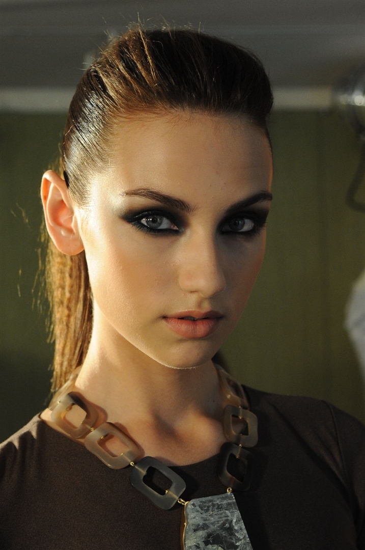 Monique Lhuillier 2010 İlkbahar/Yaz Güzellik