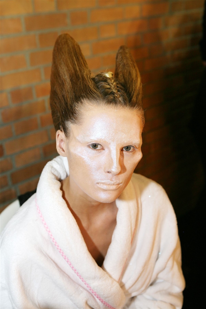 Alexander McQueen 2010 İlkbahar/Yaz Güzellik