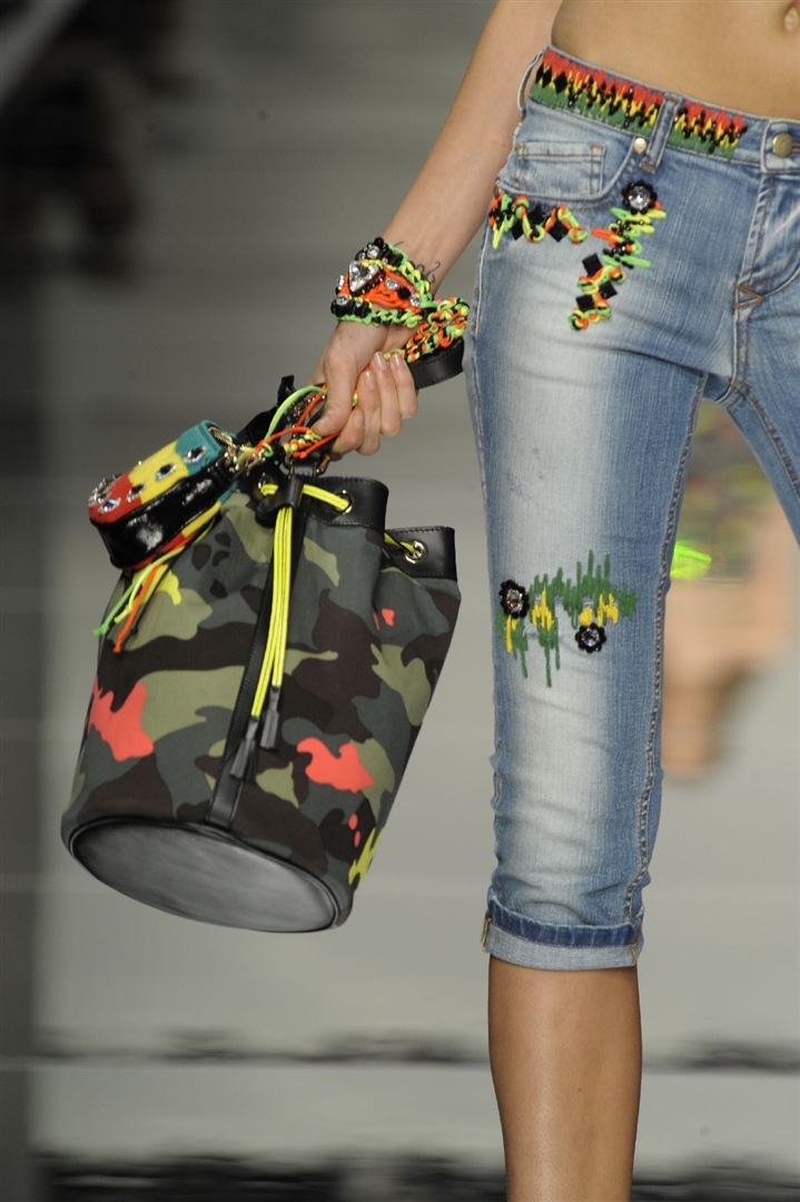 Blumarine 2010 İlkbahar/Yaz Detay