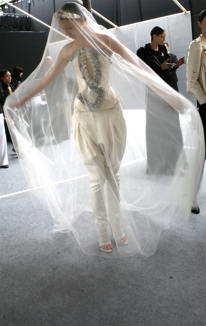 Givenchy 2009 Sonbahar/Kış Couture Çekim Arkası