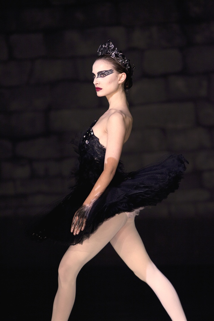 68. Altın Küreler'in güçlü adayı Black Swan'in kostümleri Rodarte imzalı.