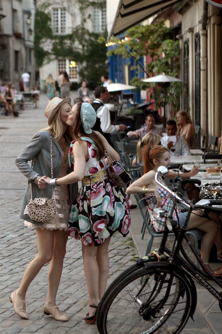 Gossip Girl'ün yıldızı Blake Lively, Chanel'in Mademoiselle çanta serisinin kampanya yüzü oldu.
