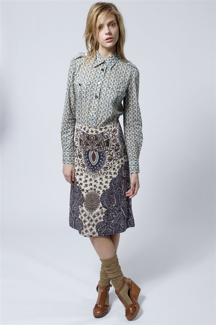 Tory Burch'ün 2011 Pre-Fall Koleksiyonu farklı desenleri rafine bir renk paletiyle toparlıyor.