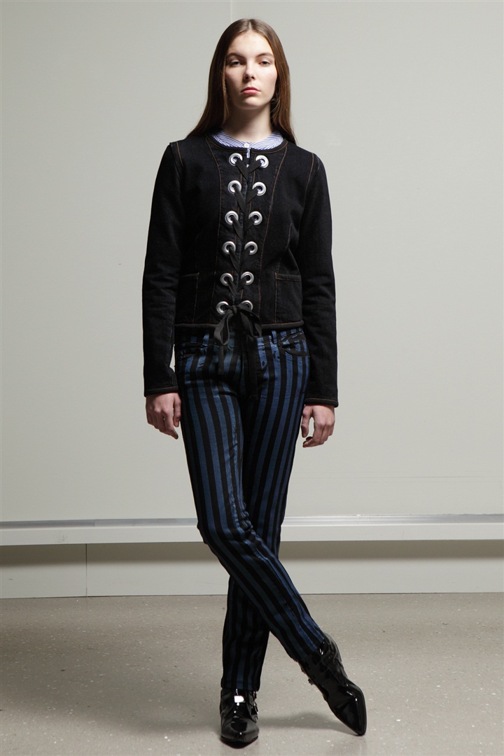 Alexander McQueen'in felsefesini gençlere taşıyan McQ'nun 2011 Pre-Fall Koleksiyonu için tıklayın.