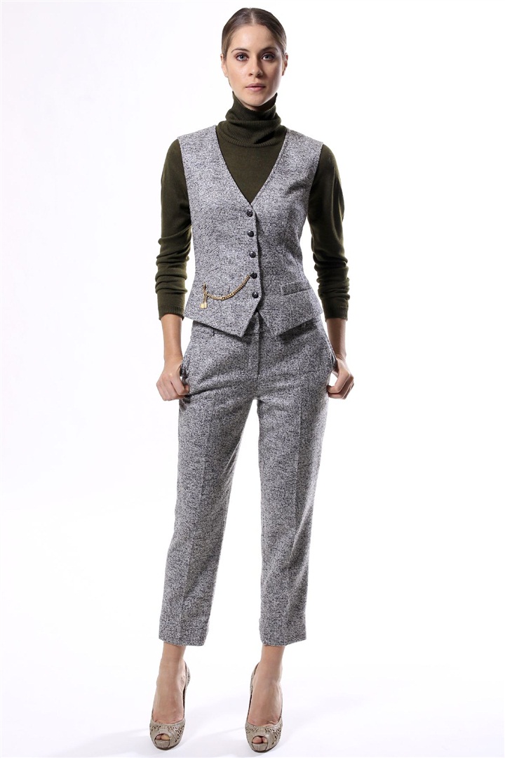 Escada 2011 Pre-Fall Koleksiyonu hem formel hem de şık parçalardan oluşuyor.