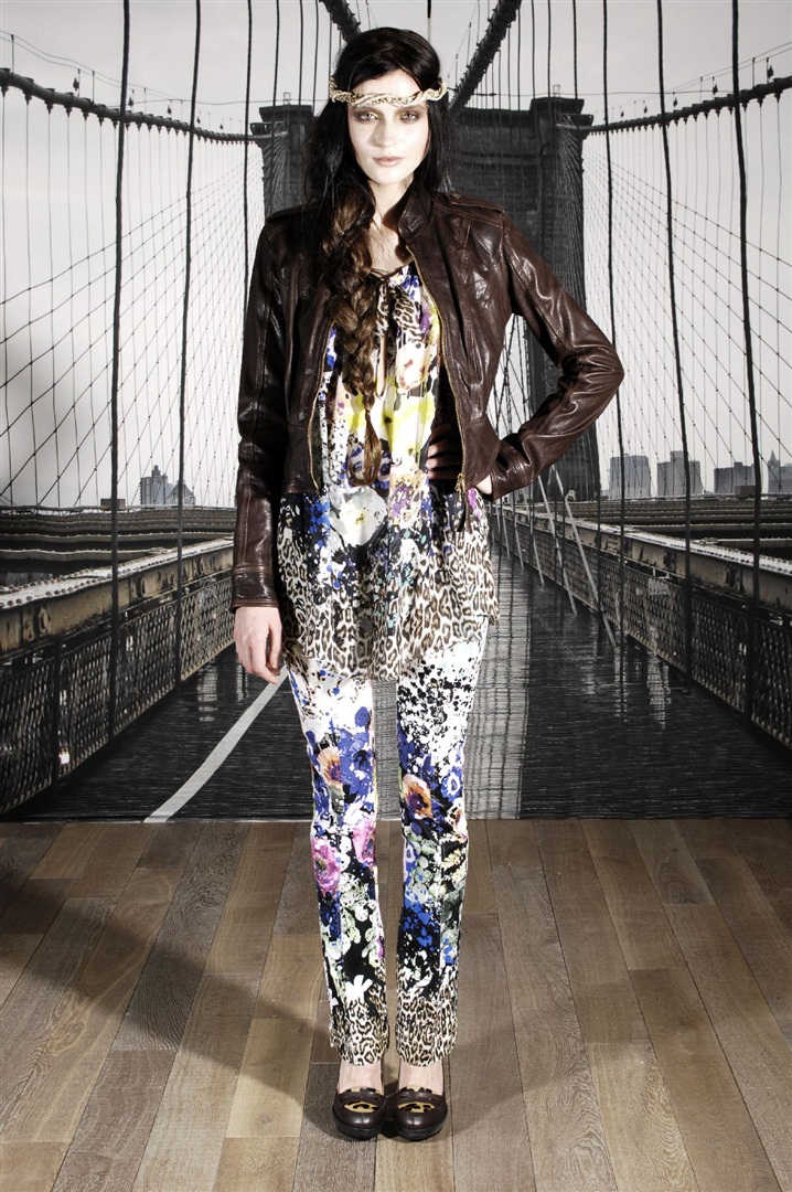 Just Cavalli'nin 2011 Pre-Fall Koleksiyonu'nda yine animal baskılar var.