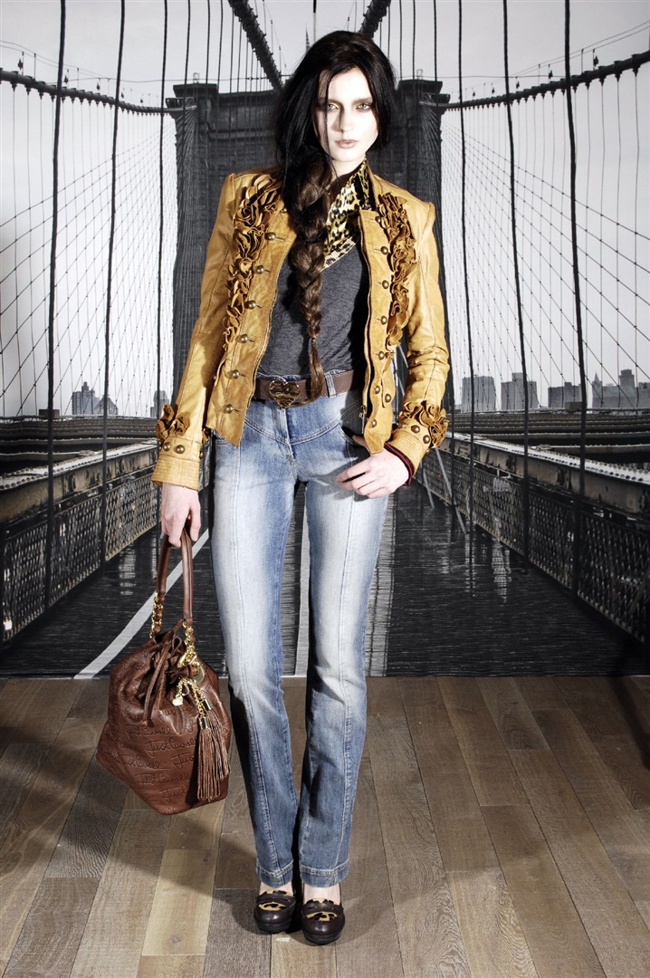 Just Cavalli'nin 2011 Pre-Fall Koleksiyonu'nda yine animal baskılar var.