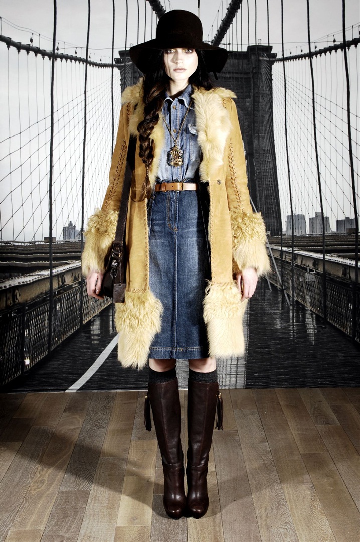 Just Cavalli'nin 2011 Pre-Fall Koleksiyonu'nda yine animal baskılar var.