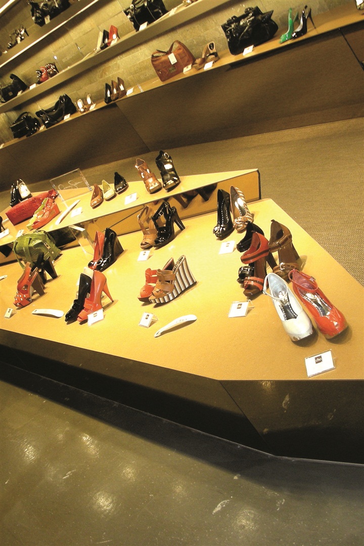 Nişantaşı'nda Fashion's Night Out'a katılan markalar ve mekanlar için tıklayın.