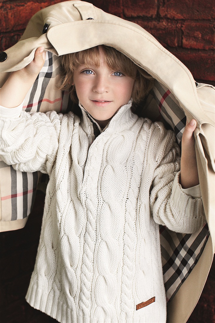 Burberry Kids çocukları bu kış hem çok şık hem de çok fırlama.