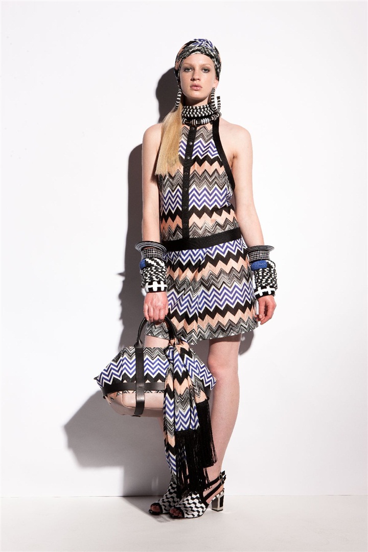 Missoni'nin 2011 Resort koleksiyonunda canlı renkler ve yerel Afrika motifleri hakim.