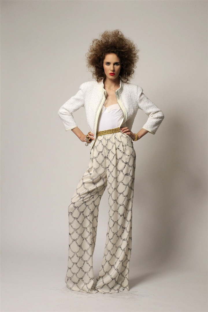 Rachel Roy'un 2011 Resort serisinde turuncu ve bejler hakim.