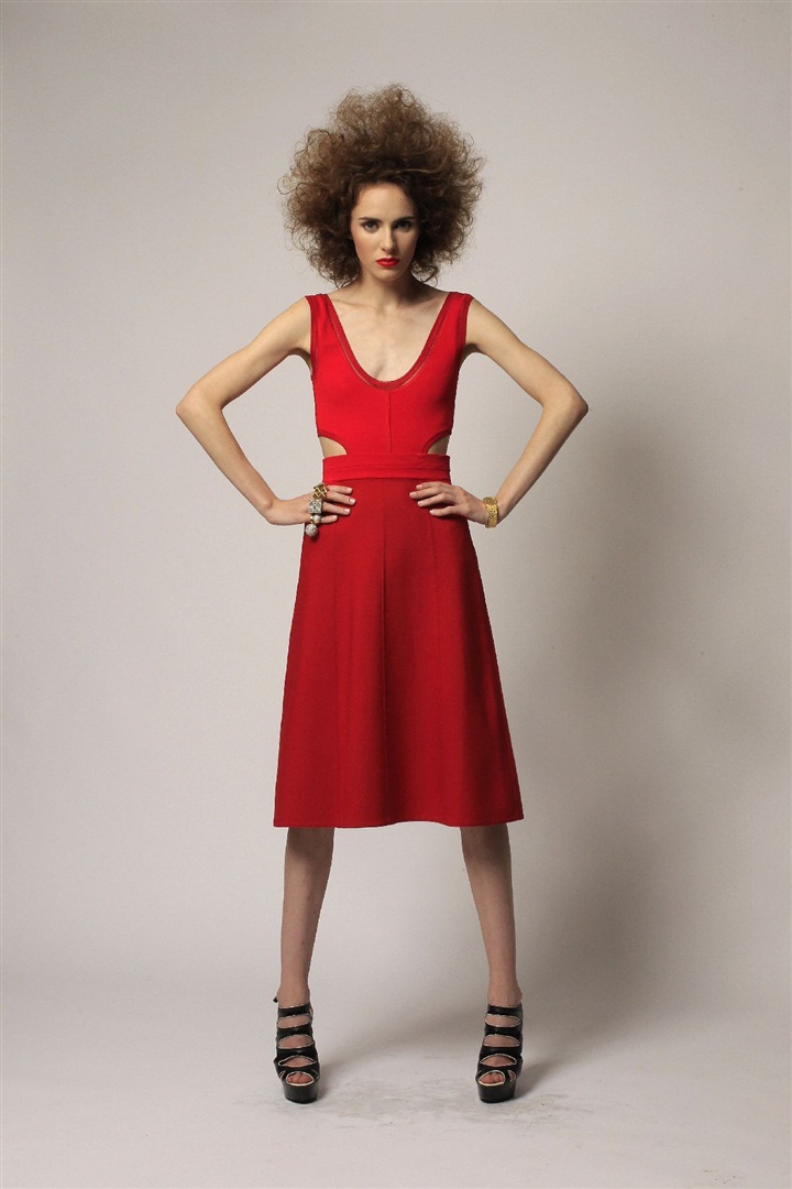 Rachel Roy'un 2011 Resort serisinde turuncu ve bejler hakim.