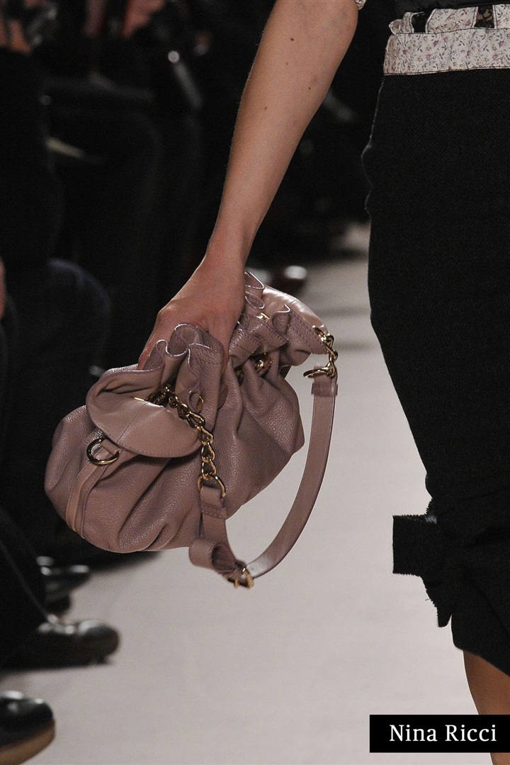 Paris Moda Haftası podyumlarında çantalar kelimenin tam anlamıyla rol çaldı.