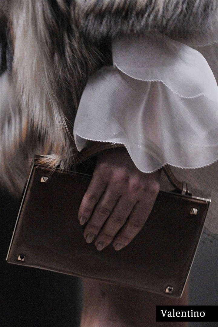 Paris Moda Haftası podyumlarında çantalar kelimenin tam anlamıyla rol çaldı.